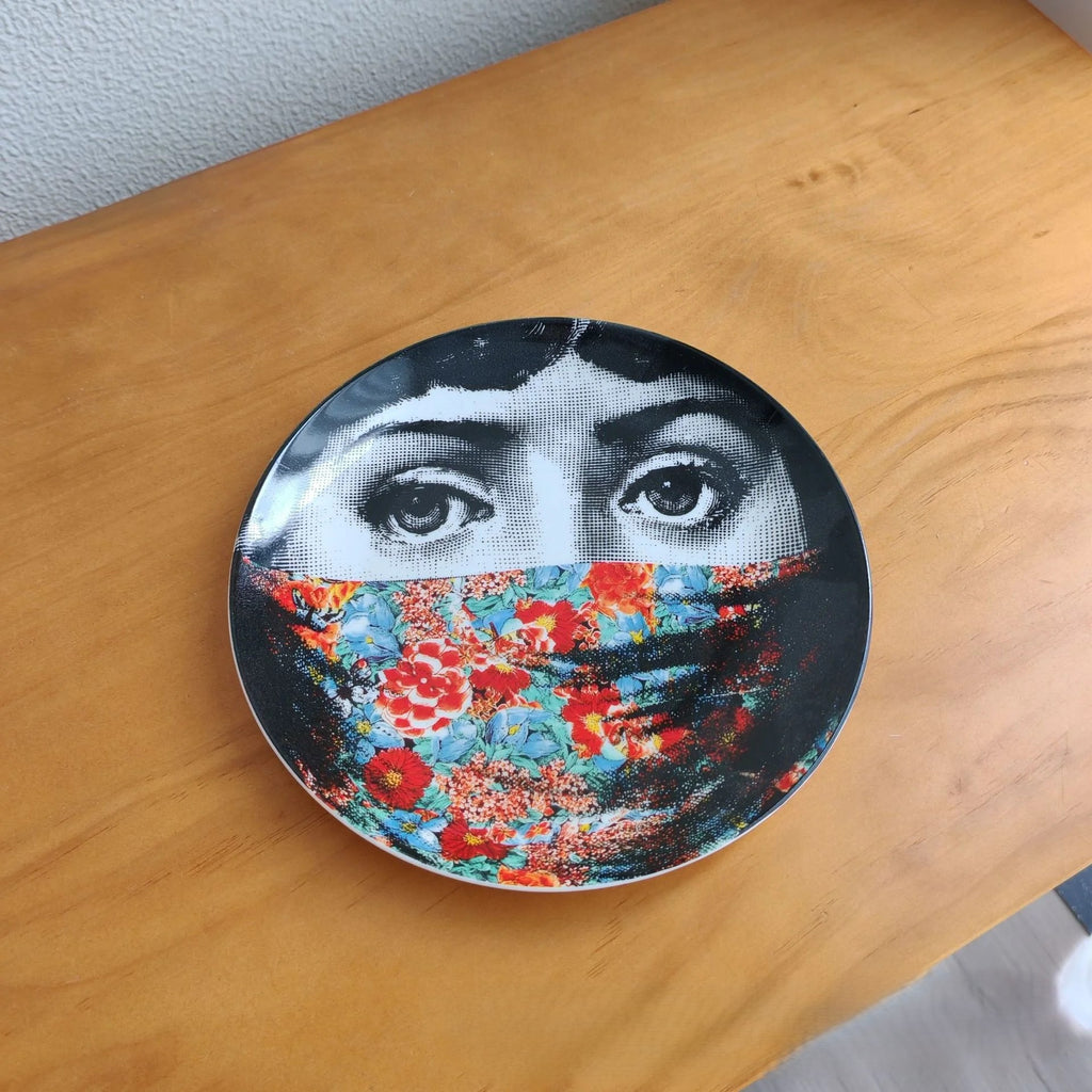 VyloEyes: Italian Vintage Face Wall Plate