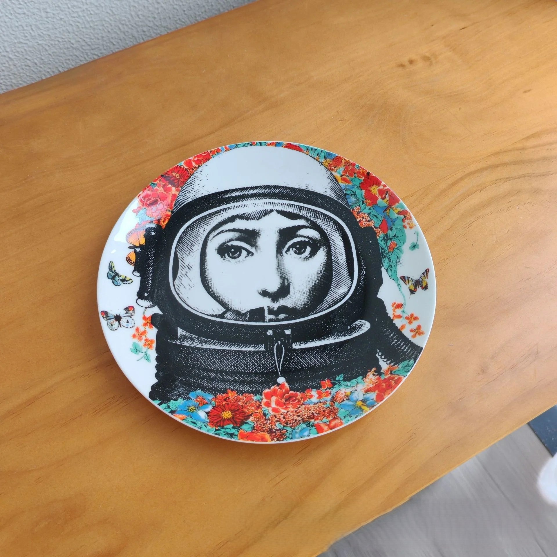 VyloEyes: Italian Vintage Face Wall Plate