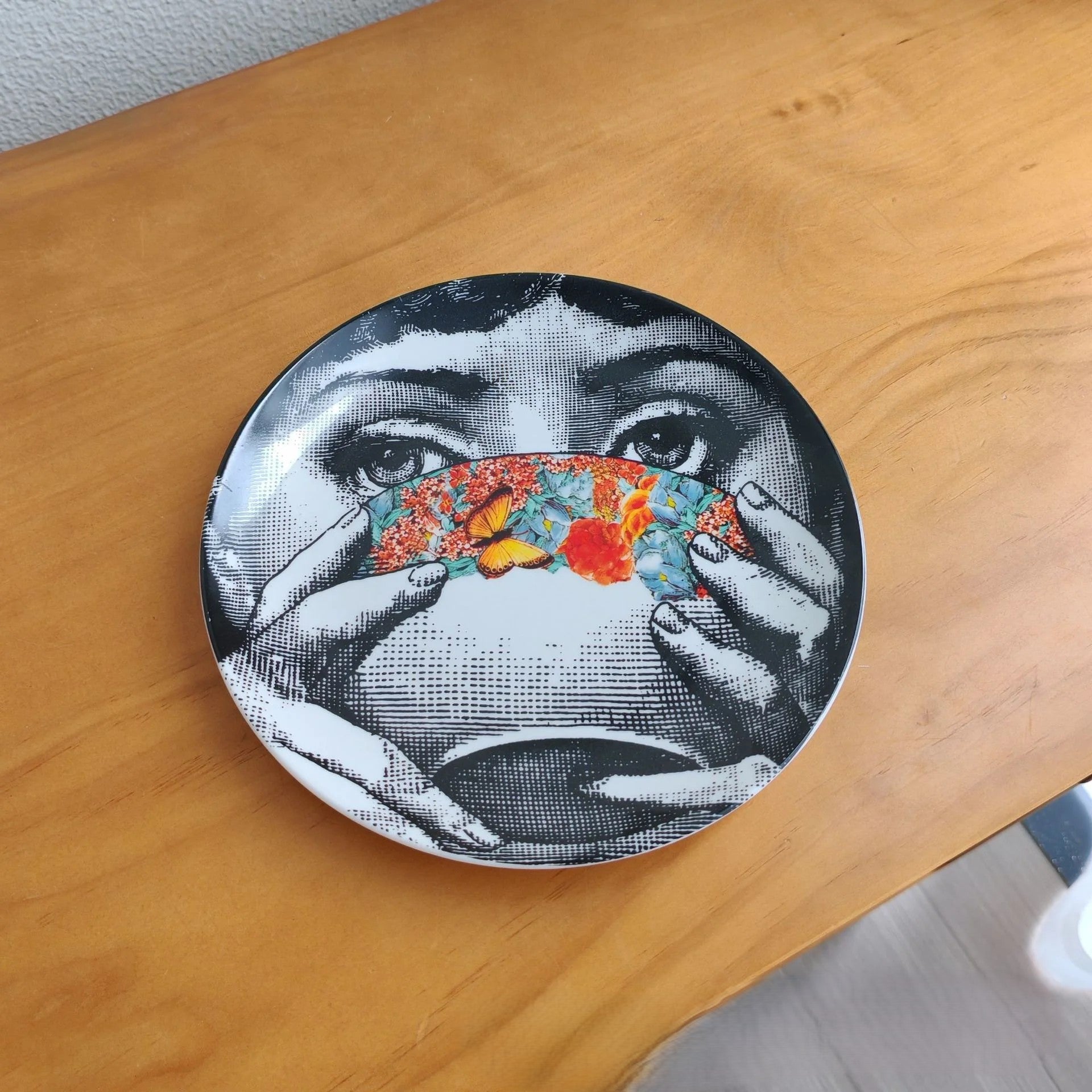 VyloEyes: Italian Vintage Face Wall Plate