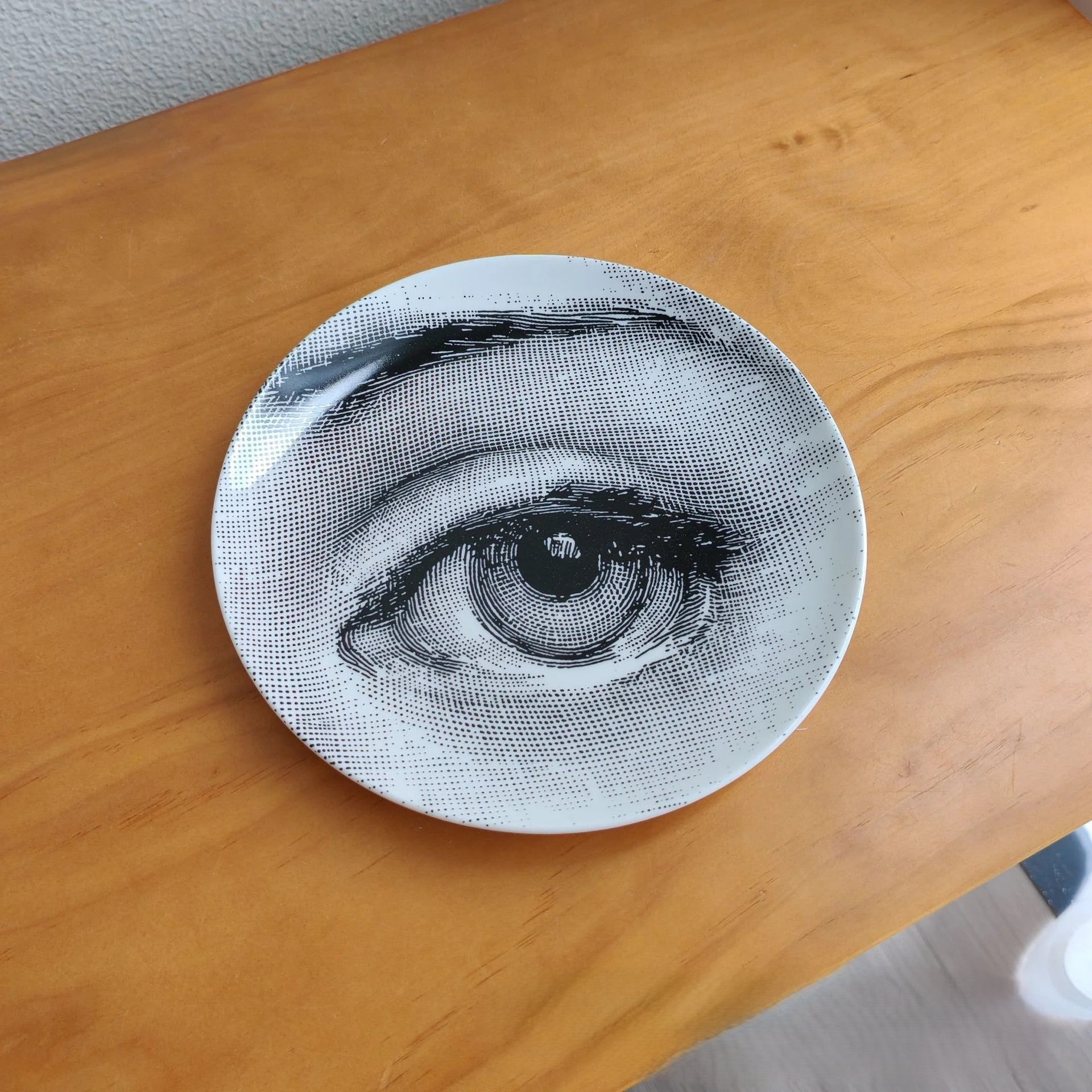 VyloEyes: Italian Vintage Face Wall Plate