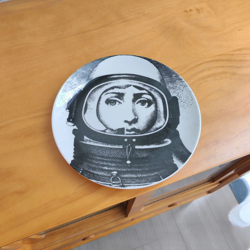 VyloEyes: Italian Vintage Face Wall Plate