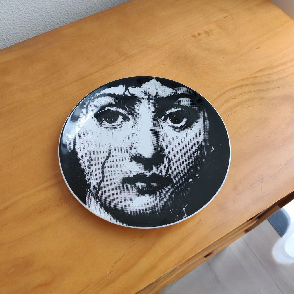 VyloEyes: Italian Vintage Face Wall Plate