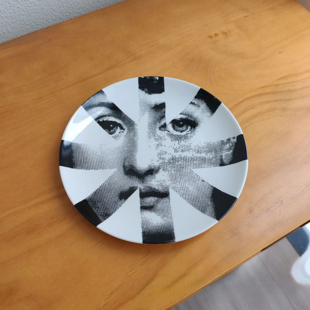 VyloEyes: Italian Vintage Face Wall Plate