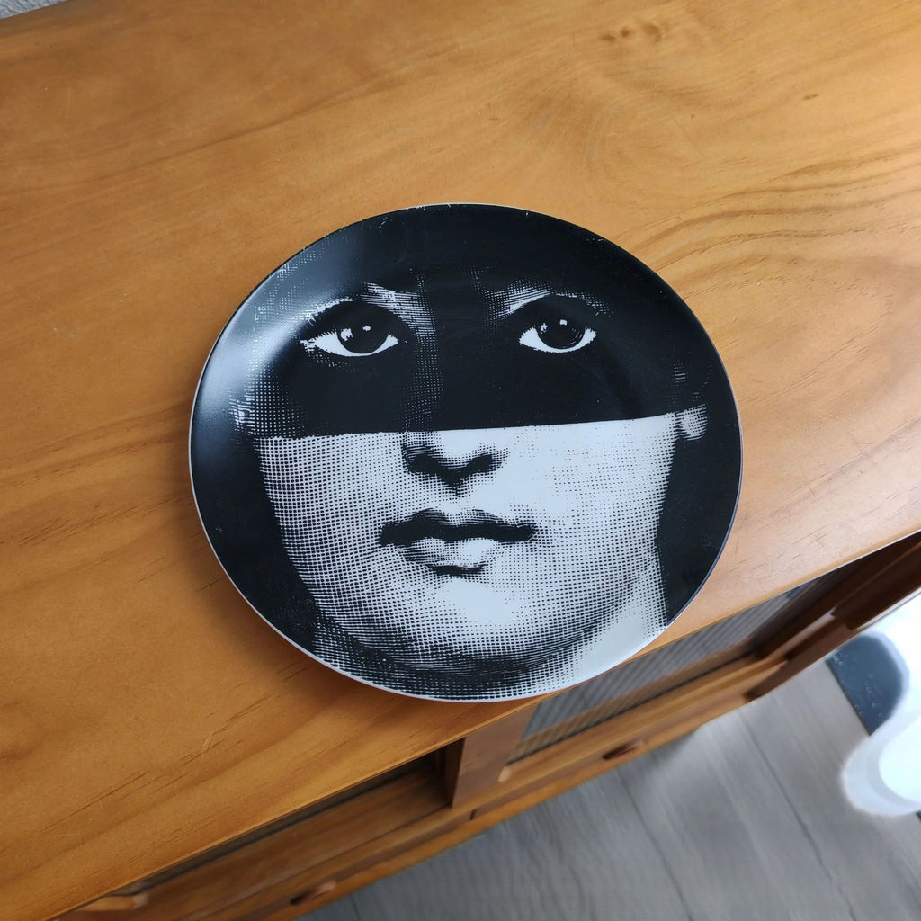 VyloEyes: Italian Vintage Face Wall Plate