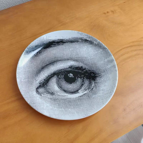 VyloEyes: Italian Vintage Face Wall Plate